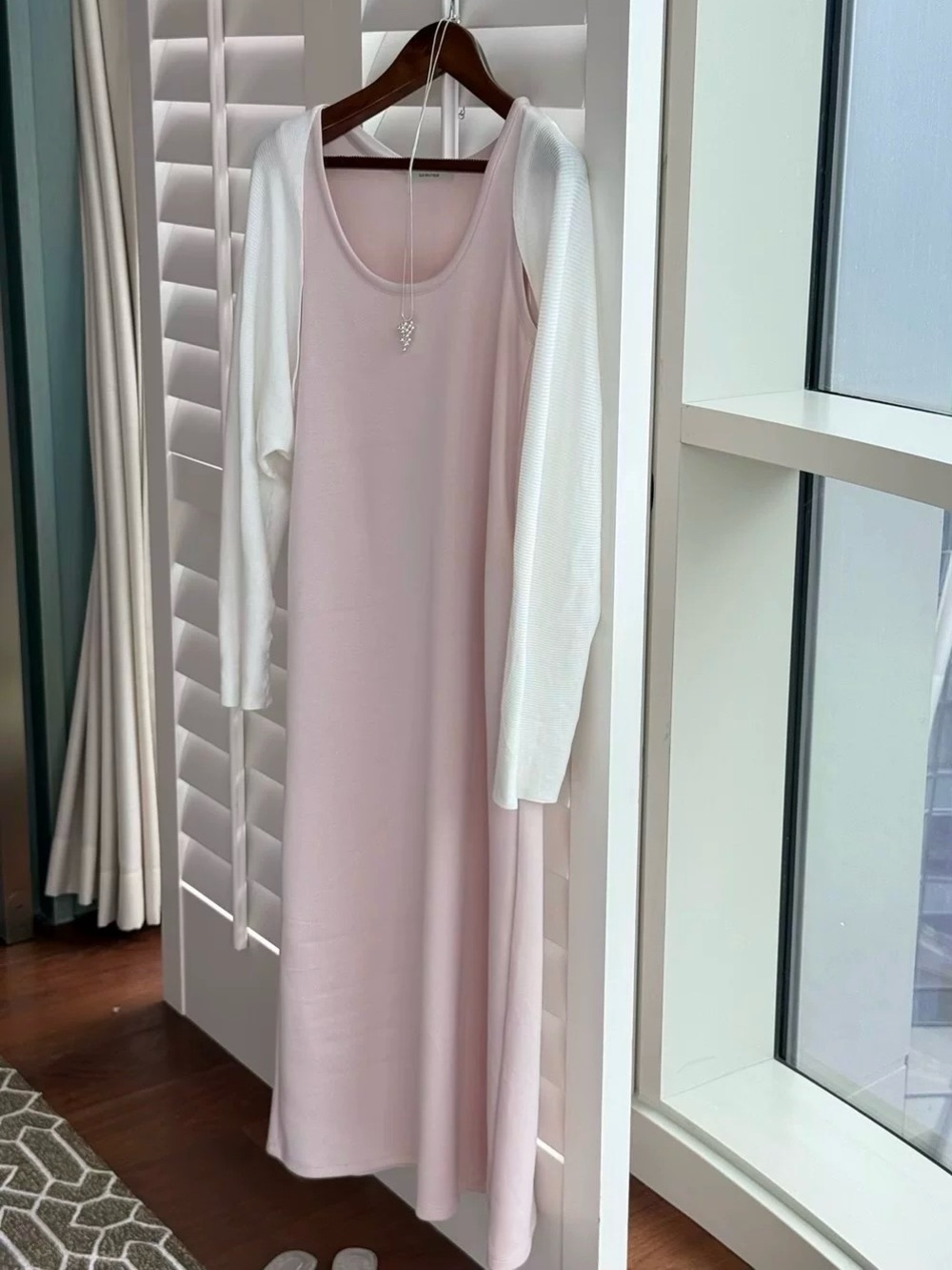 Soft Pink Sleeveless Maxi Dress with Pockets